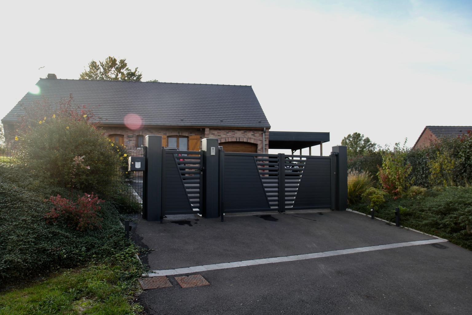 Image of an aluminium gate