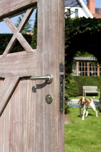 H WOOD 3006 I Wooden garden gate with dog 1920px
