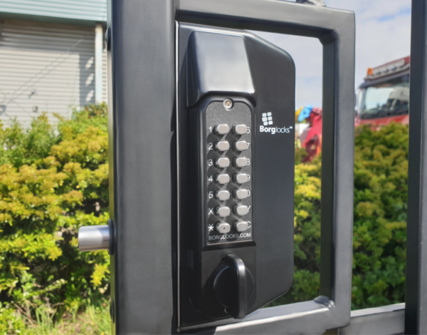 Borg BL3130ECP mechanical gate lock with back to back keypads and knob turn handle with 65-80mm latch - black finish with code reset function