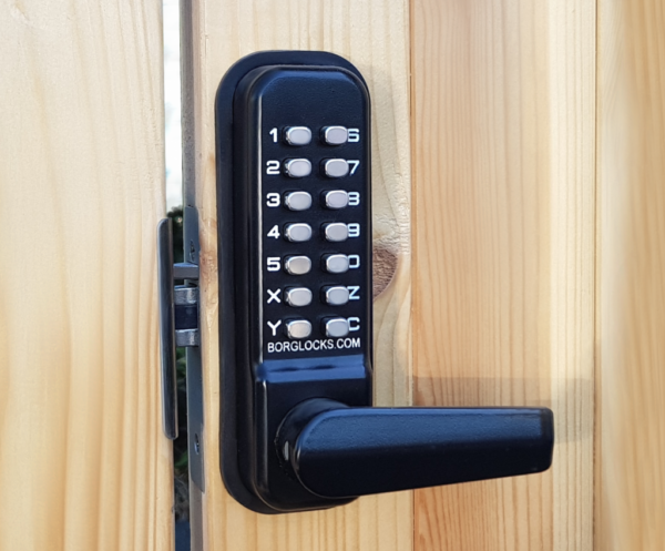 Borg BL4442 mechanical gate lock with back to back keypads and 28mm latch for external doors - black finish with free turning lever handle